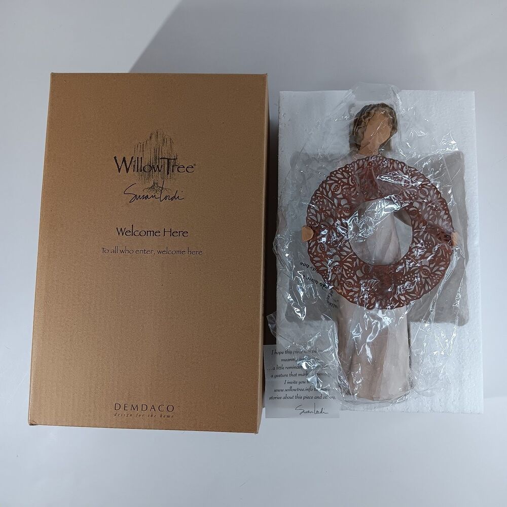 Demdaco Willow Tree Welcome Here Figurine Susan Lordi 2010 Resin NIB Wreath
